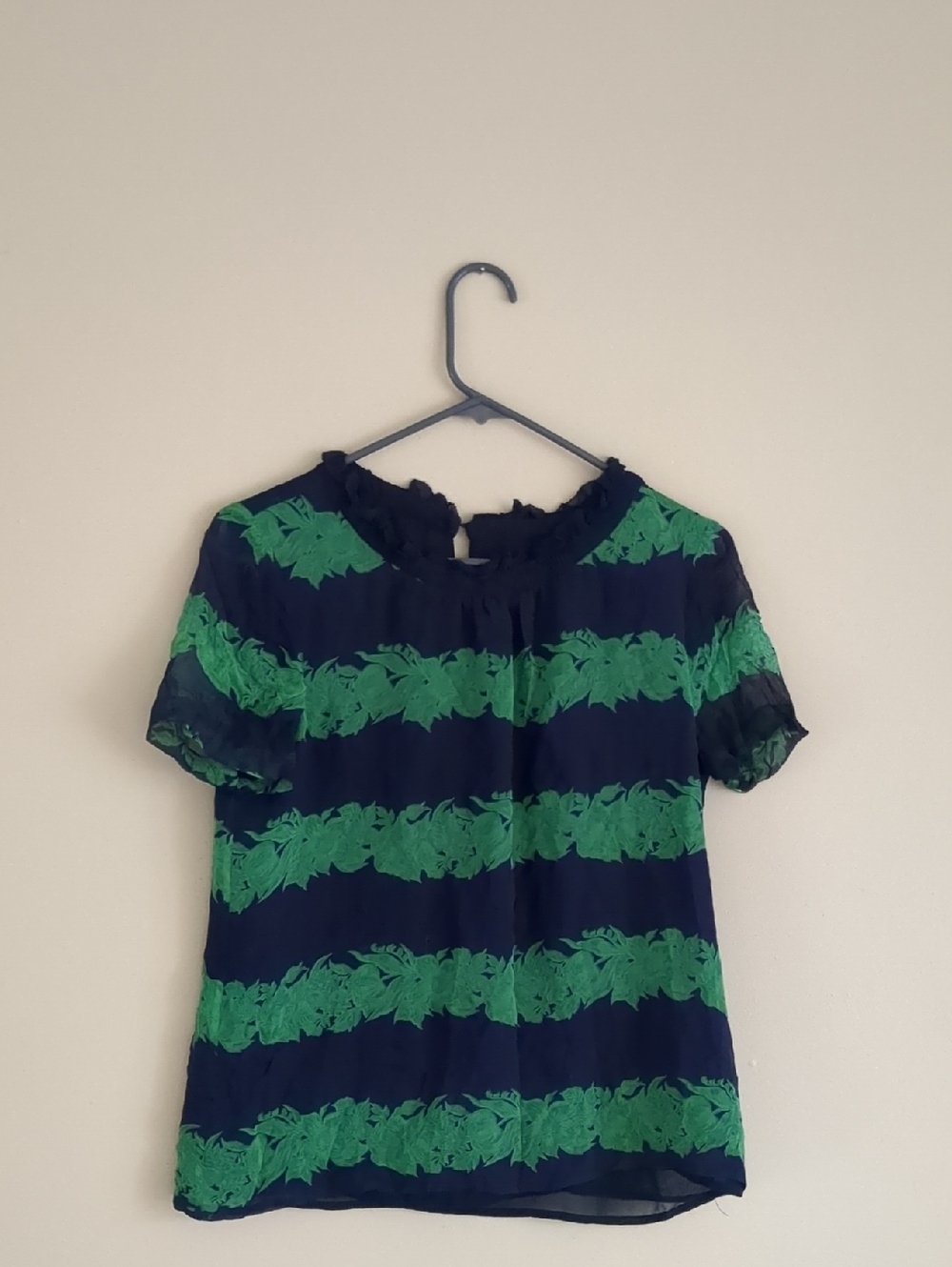 6 J. Crew Blue And Green Chevron Striped Shirt Top